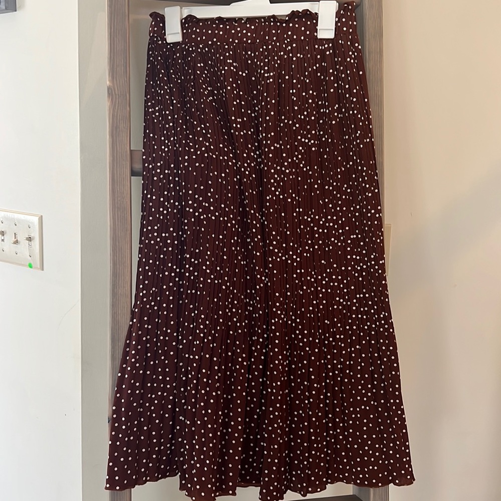 Brown polkadot pleated skirt